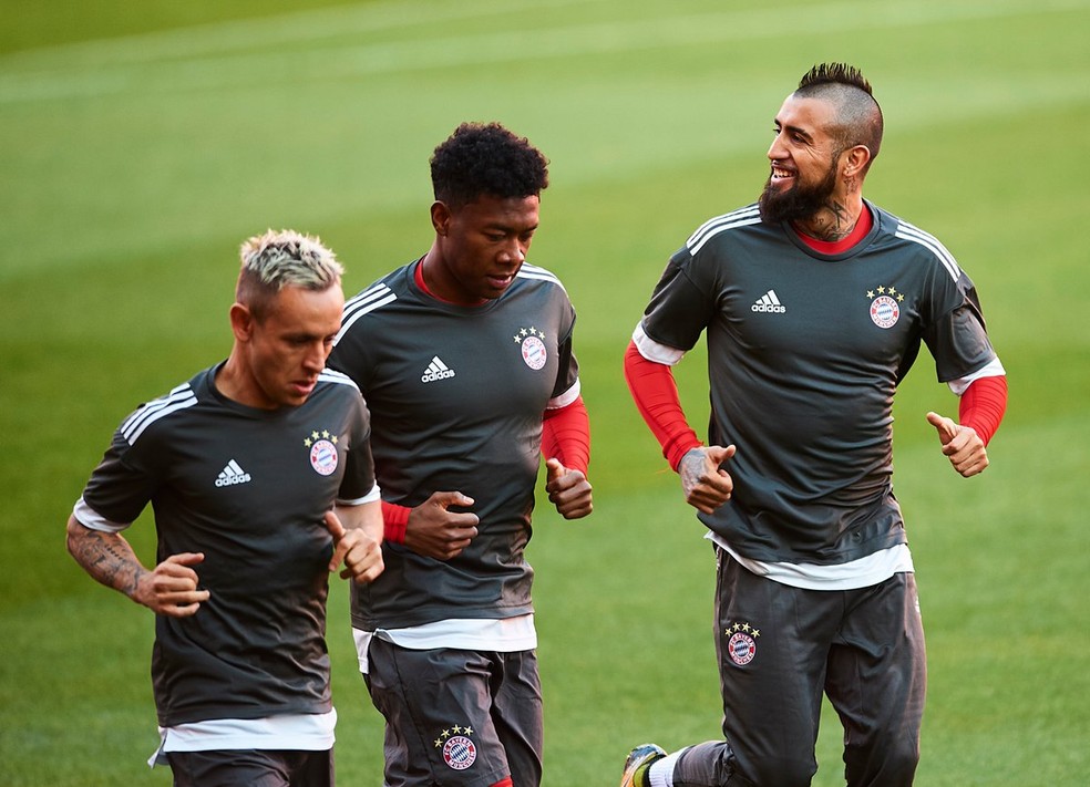 Jogadores do Bayern durante o último treino da equipe (Foto: Reprodução Twitter)