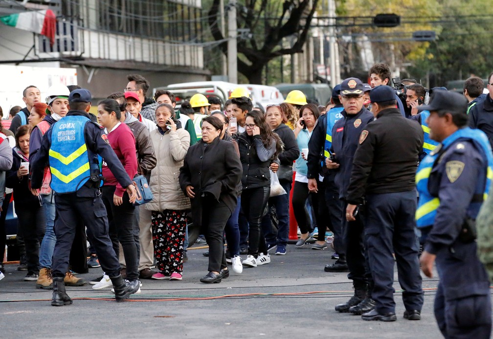Mexicanos foram acordados por novo terremoto na Cidade do México (Foto: Henry Romero / Reuters)