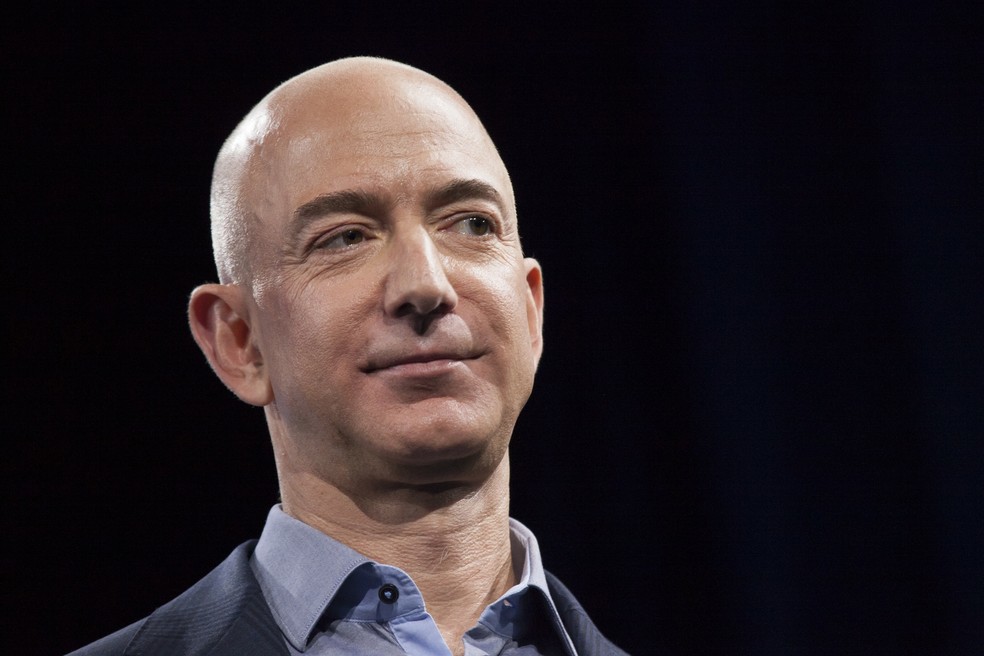  O fundador e presidente da Amazon, Jeff Bezos, alcançou riqueza de US$ 105,1 bilhões na segunda-feira (8) (Foto: David Ryder/GETTY IMAGES NORTH AMERICA/AFP)