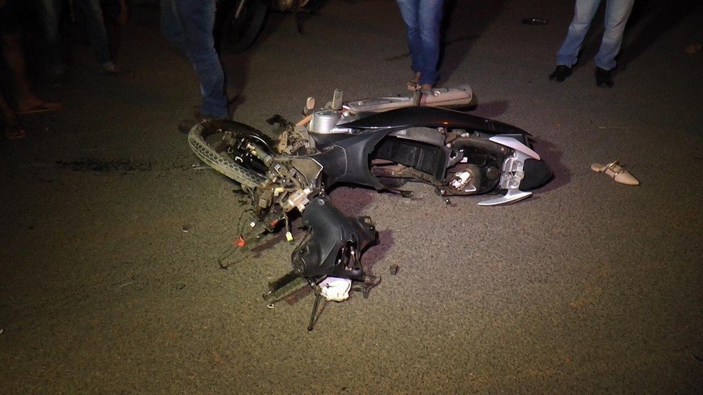 Jovem morre após ter motocicleta atingida por carro em Sorriso — Foto: Eduardo Barbosa