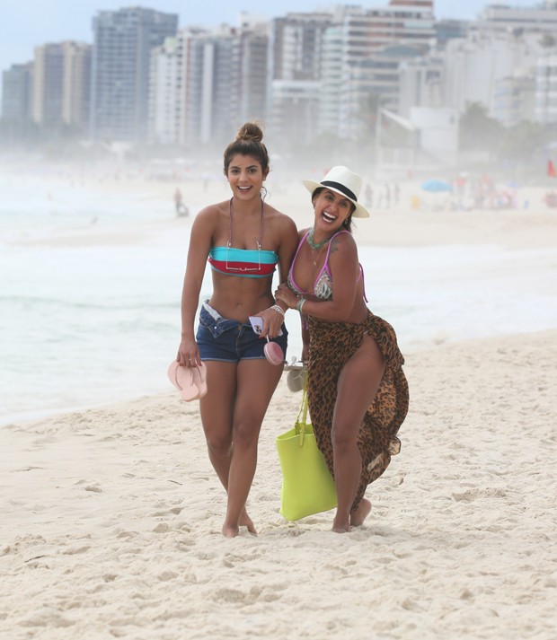 Hariany Almeida e Carol Peixinho (Foto: Dilson Silva/AgNews)