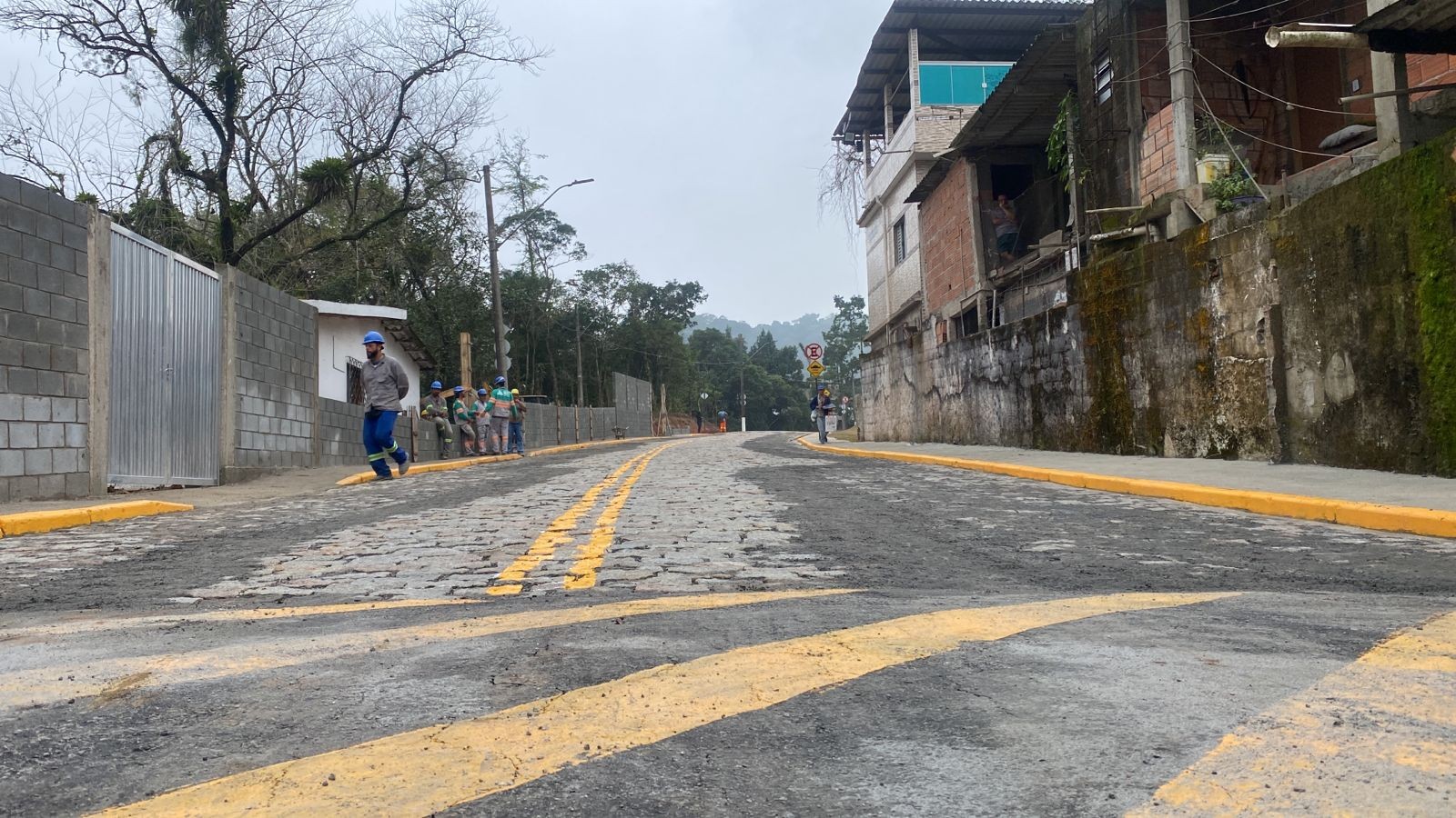 Avenida na Vila Fabril, em Cubatão, é liberada após reforma