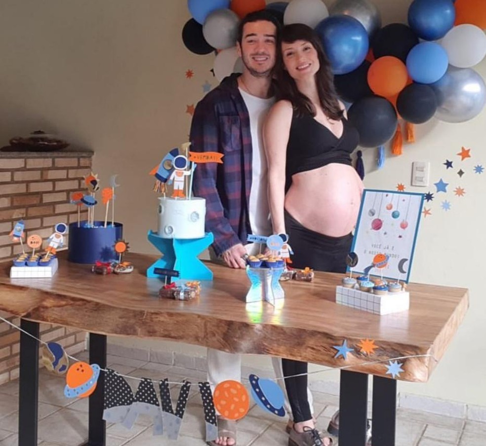 Marcos Veras e Rosanne Mulholland promovem chá de bebê — Foto: Reprodução