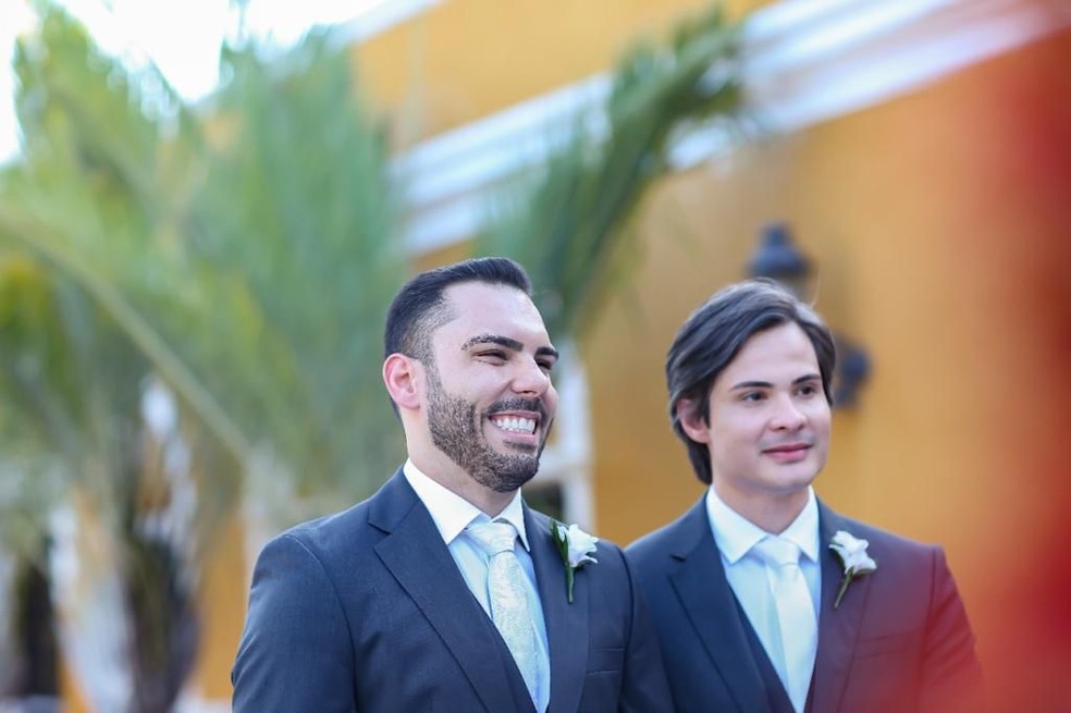 André e Thiago se casaram após cinco adiamentos em decorrência da pandemia. — Foto: Fábio Meireles
