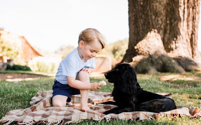 O príncipe George era muito apegado ao cão da família (Foto: Reprodução / Instagram)
