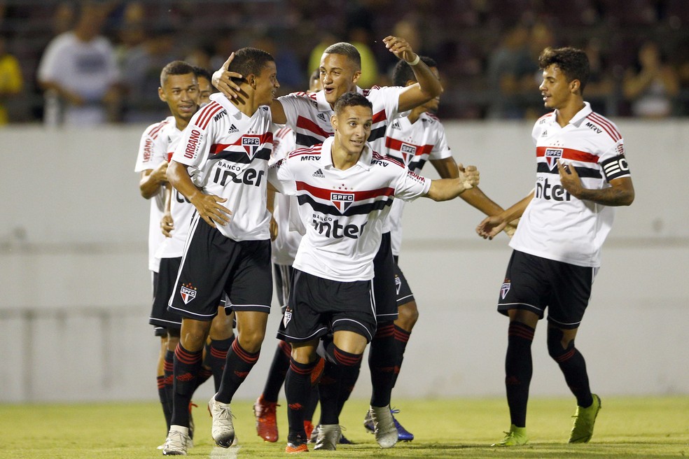 São Paulo comemora classificação sobre o Cruzeiro — Foto: THIAGO CALIL/AGIF/ESTADÃO CONTEÚDO