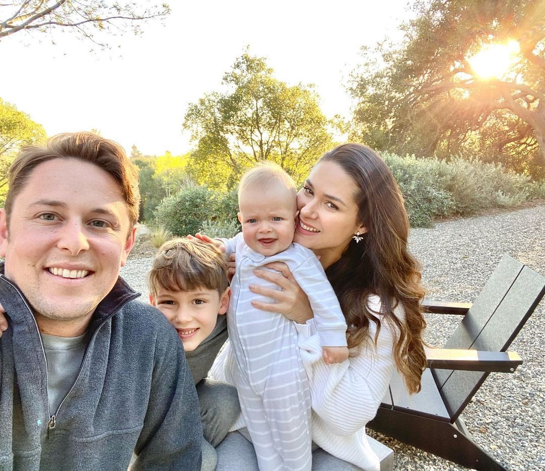 Fernanda Machado com o marido, Robert, e os filhos, Luca e Leo (Foto: Reprodução Instagram)