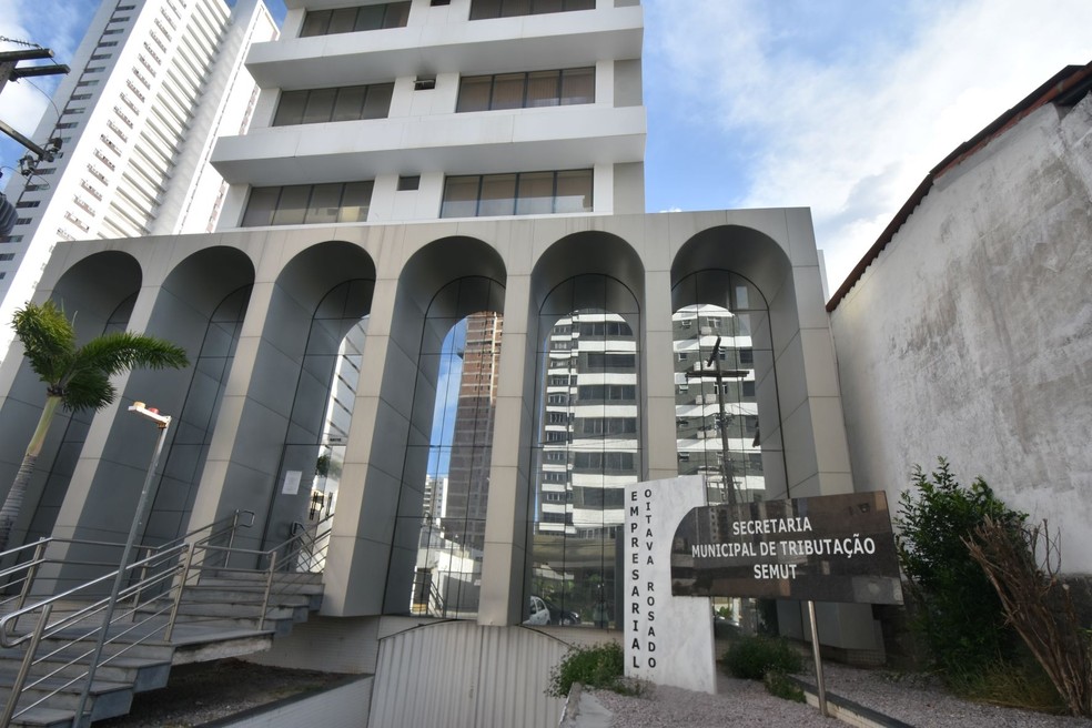 Contribuinte tem até terça-feira (18) para regularizar situação junto a Secretaria de Tributação de Natal — Foto: Joana Lima