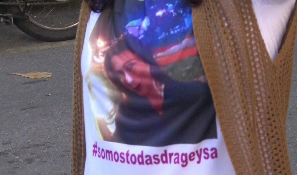 As mulheres vestem camisetas de apoio à medica (Foto: Reprodução/TV Globo)