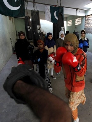 Boxe feminino, Karachi, Paquistão (Foto: Reuters)
