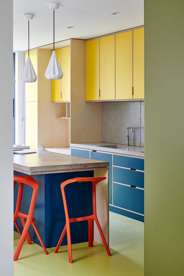 Décor do dia: mix de cores vibrantes na cozinha  (Foto: Divulgação)