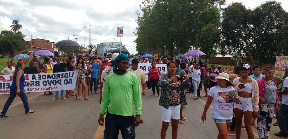 Manifestantes pró-Lula interditaram a BR-135, em São Mateus do Maranhão (Foto: Divulgação/PRF)
