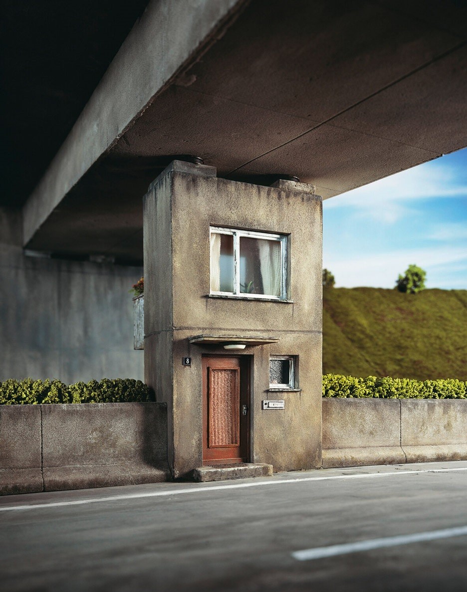 Artista cria e fotografa miniaturas de situações arquitetônicas surrealistas (Foto: Frank Kunert)