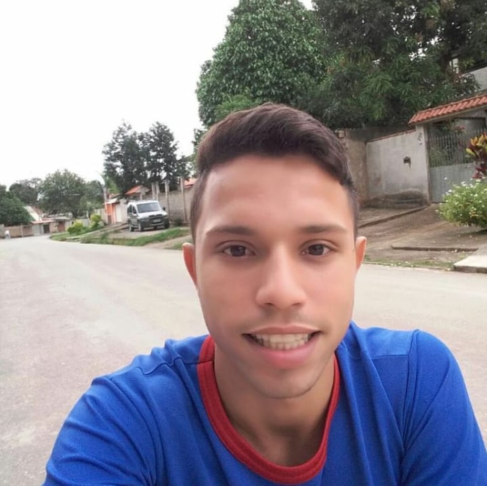 FamÃ­lia procura jovem desaparecido em Paracambi - Cleiton da Silva Melo, de 24 anos â€” Foto: Arquivo Pessoal