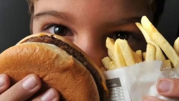 Alimentos ultraprocessados são os maiores causadores do aumento de peso entre as crianças brasileiras (Foto: Marcello Casal Jr/Agência Brasil via BBC)