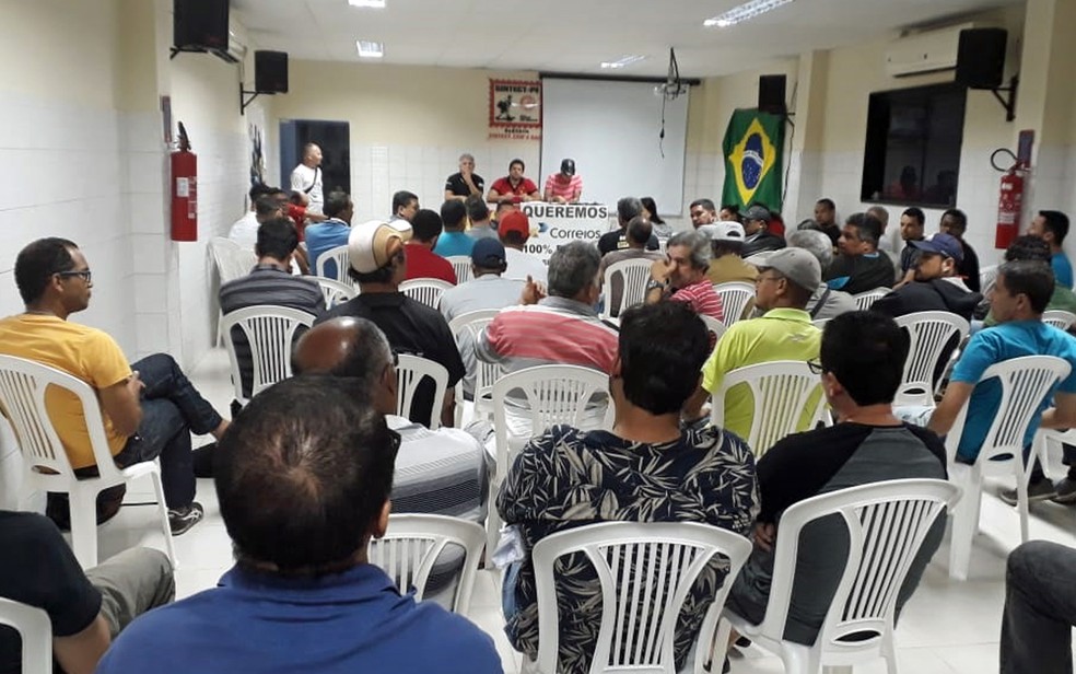 Em assembleia no Recife, funcionÃ¡rios dos Correios decidiram encerrar a greve em Pernambuco â Foto: Danielle Fonseca/TV Globo