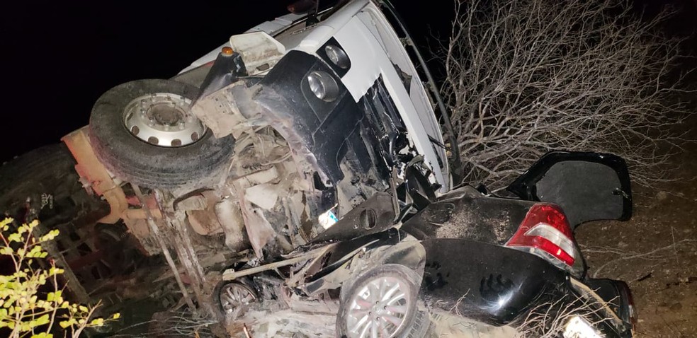 Segundo a Polícia Rodoviária Federal (PRF), o acidente aconteceu por volta das 0h50, no quilômetro 314 da BR-116 em Jaguaribe, no Ceará. — Foto: Arquivo pessoal