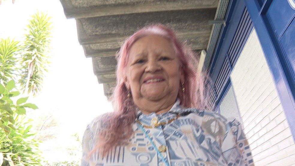 Luiza Maria dos Santos, de 88 anos, em escola do Guará, no DF — Foto: TV Globo/Reprodução