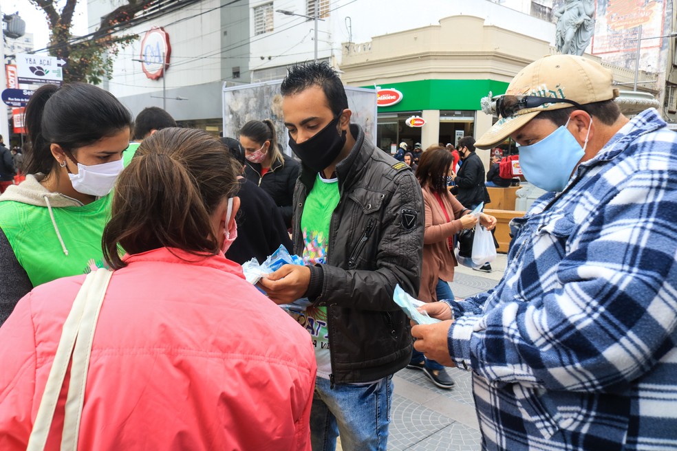 Prefeitura de Pelotas sanciona lei que prevê multa para quem não usar máscaras — Foto: Paulo Lenczak/Divulgação