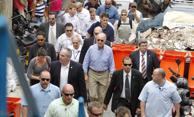 O americano Joe Biden chega com sua comitiva no Dona Marta