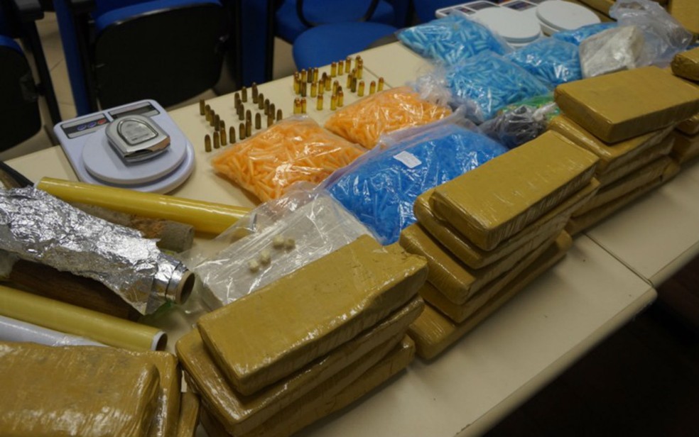 Drogas foram apreendidas com suspeito preso (Foto: Divulgação/Polícia Civil)