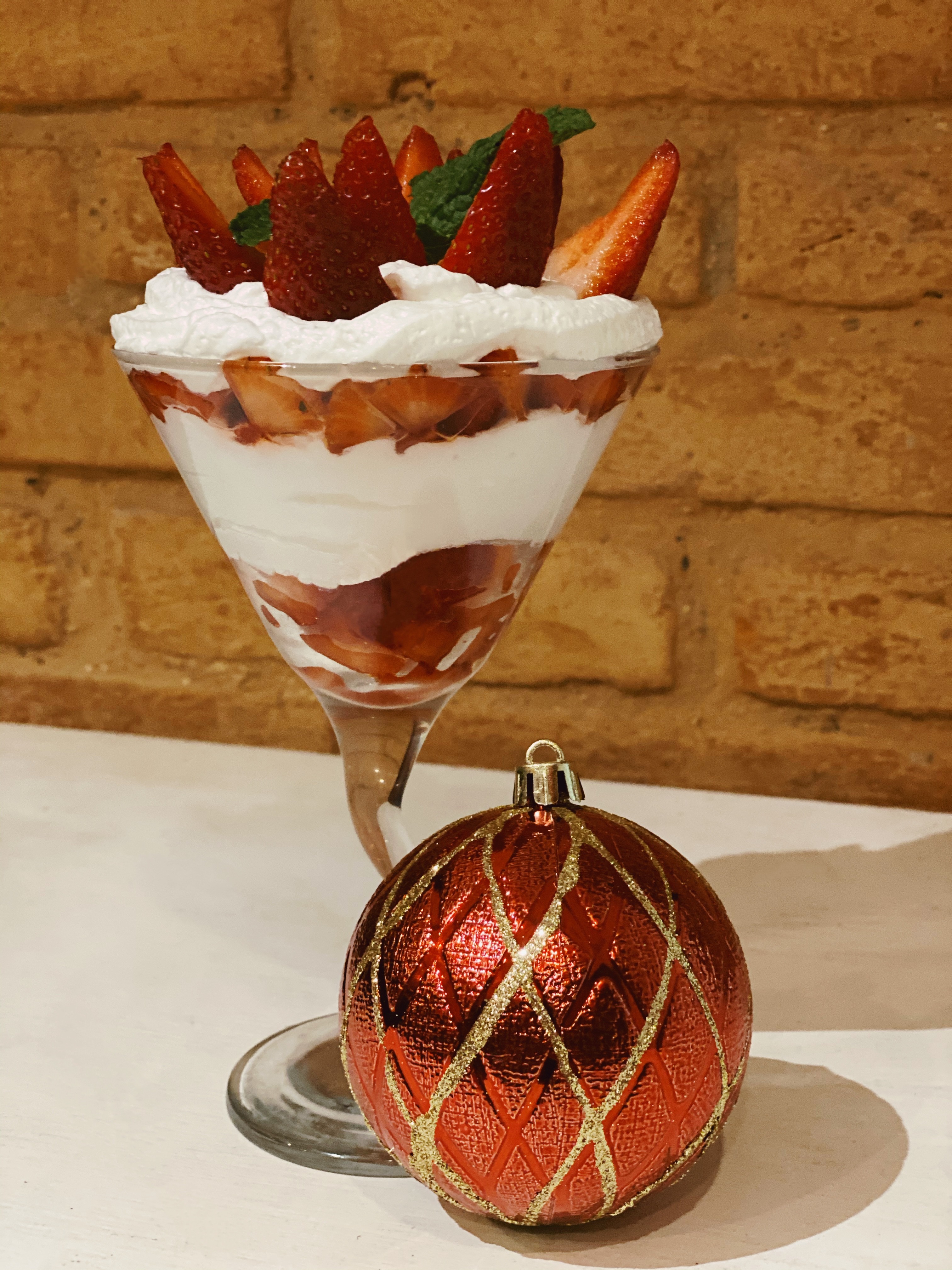 Taça gelada de morango: sugestão de sobremesa da chef Joana Silva (Foto: André Eckardt/Divulgação)