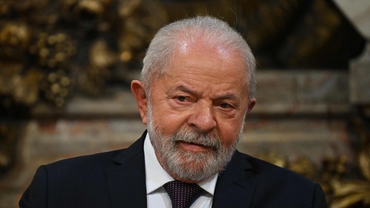 Lula se encontra com favorito para assumir comando da Abin após atos golpistas 
