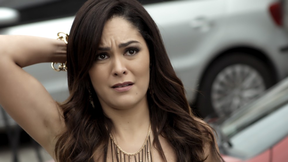 Alessa conta tudo para Bibi, mas depois se arrepende... (Foto: TV Globo)