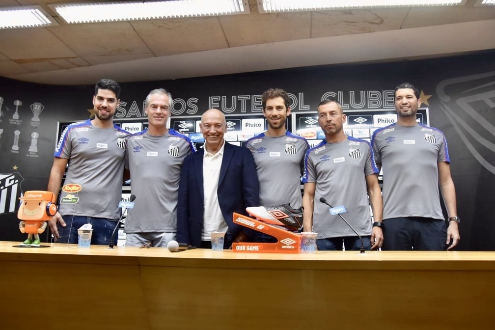 Jesualdo Ferreira e sua comissão técnica no Santos — Foto: Divulgação / Santos FC