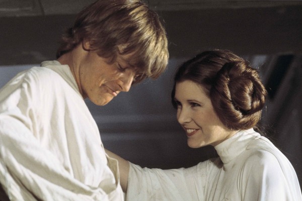 Mark Hamill e Carrie Fisher como Luke Skywalker e Leia Organa em filme da saga Star Wars (Foto: divulgação)