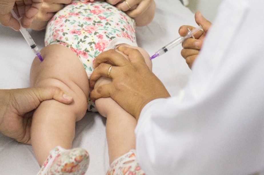 Principal forma de prevenção para o sarampo é a vacinação, que deve começar com bebês aos 12 meses de idade Arquivo O Globo