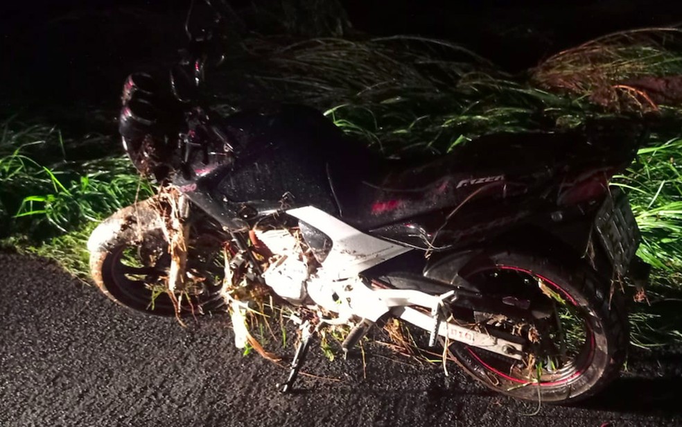 Moto de Mateus Neves Cintra foi achada por bombeiros em Restinga, SP  — Foto: Divulgação
