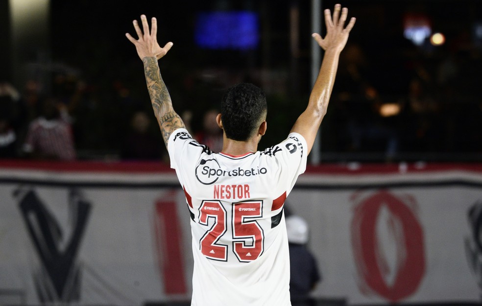 Rodrigo Nestor festeja gol do São Paulo contra o Ceará — Foto: Marcos Ribolli