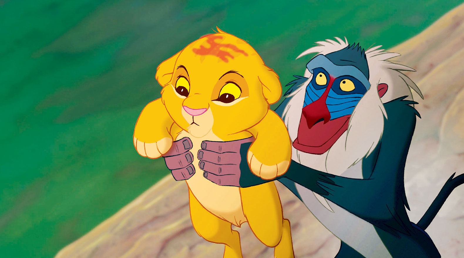 O bebê Simba sendo erguido por Rafiki em cena de O Rei Leão de 1994 (Foto: Reprodução)
