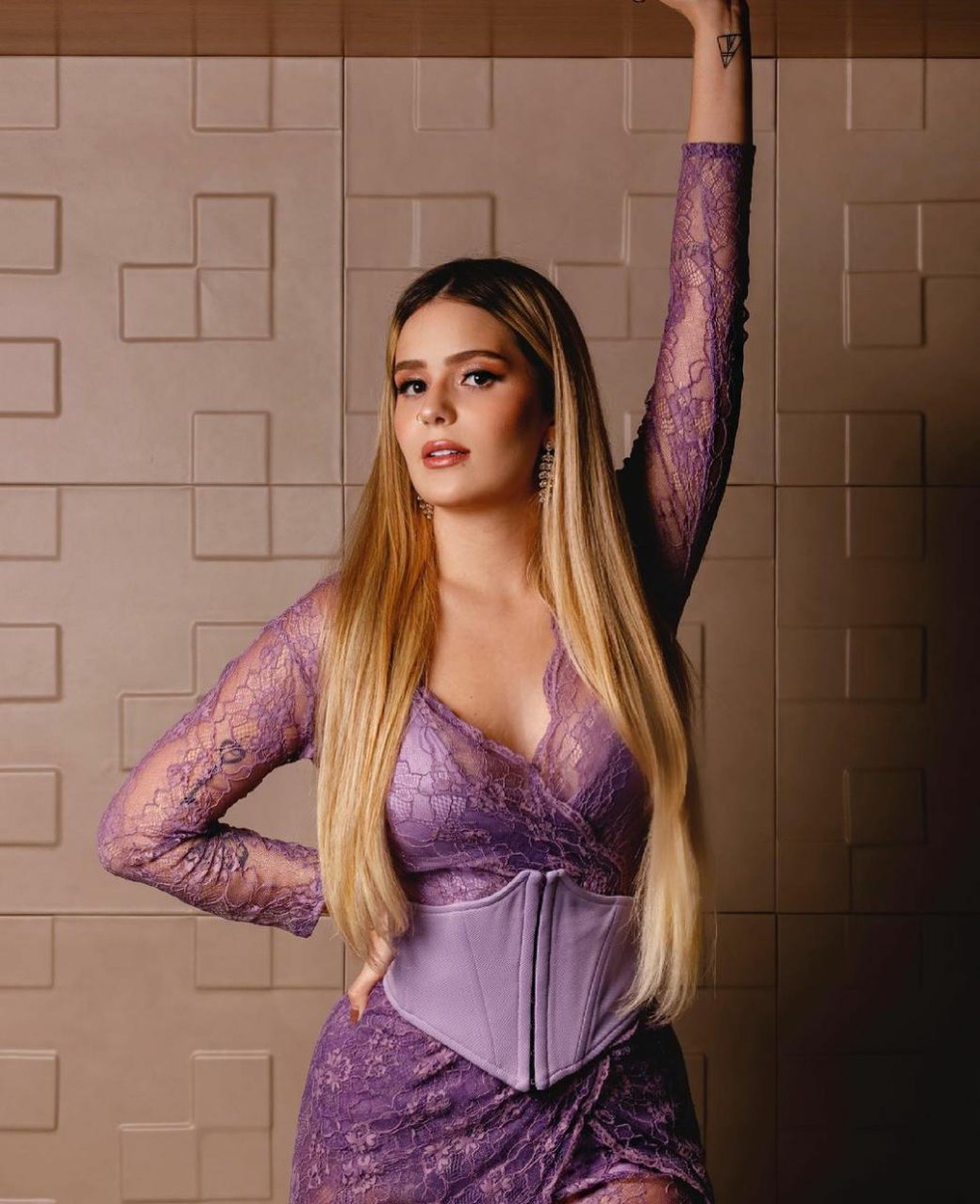 O corset alonga a silhueta de Vihh Tube — Foto: Reprodução/Instagram