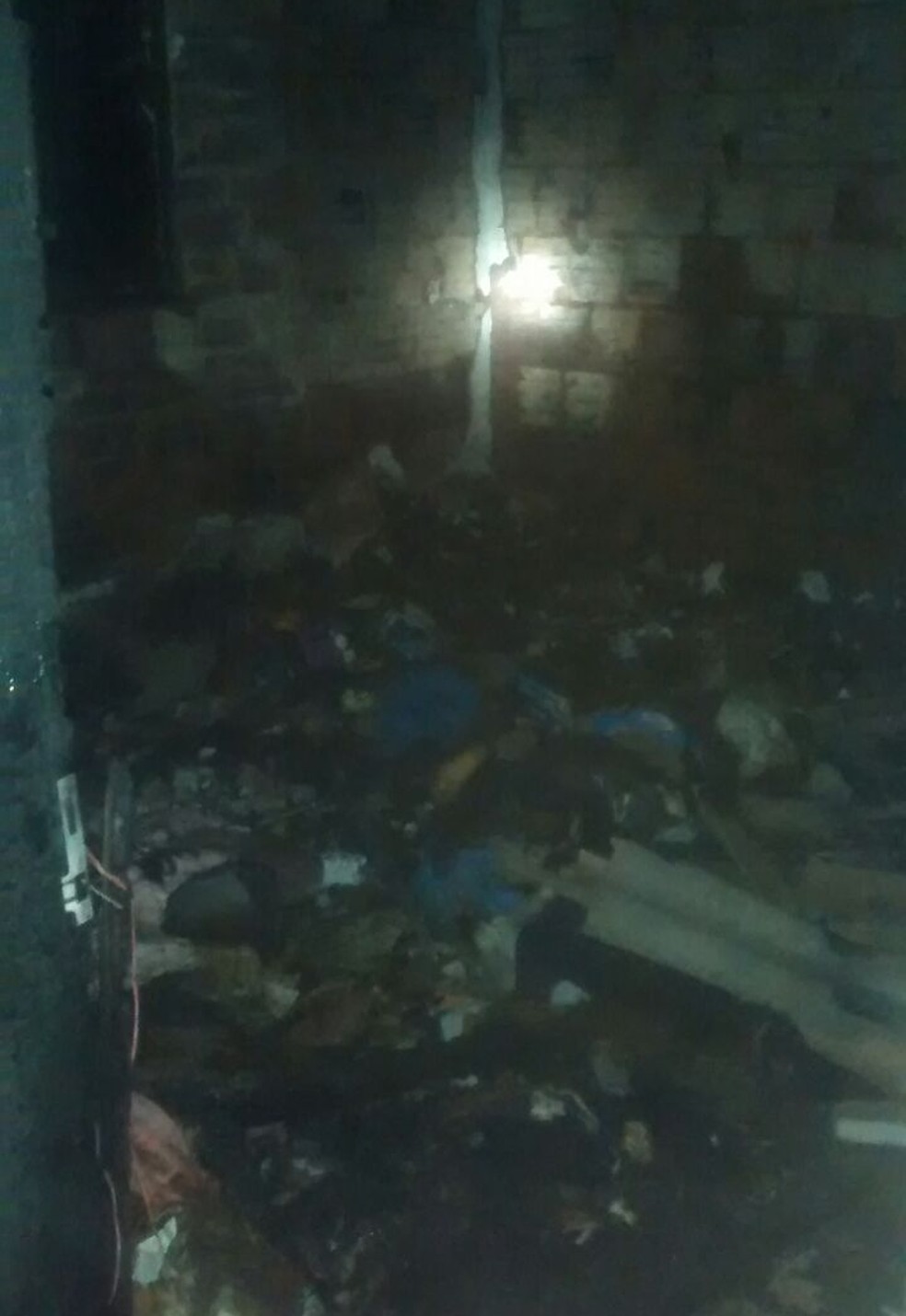 Suspeito ateou fogo em mulher e as chamas se espalharam pelos cômodos de residência em Lins (Foto: Arquivo Pessoal)