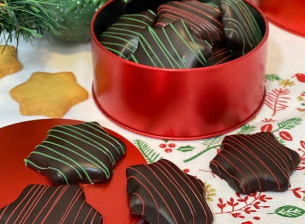 Estrelas de chocolate: como fazer o biscoito para o Natal - Casa e Jardim |  Doces