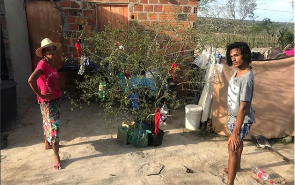 De Catador De Lixo A Astro Na Web Jovem Bomba Com Posts Sobre Rotina Humilde E Alcanca Mais De 2 6 Milhoes De Seguidores Bahia G1