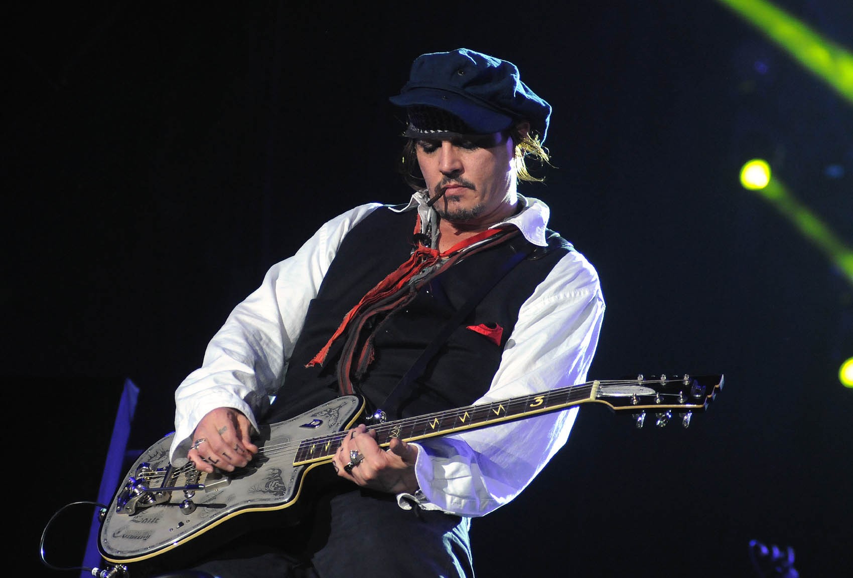 Johnny Depp lança álbum e começa turnê após disputa judicial com Amber Heard