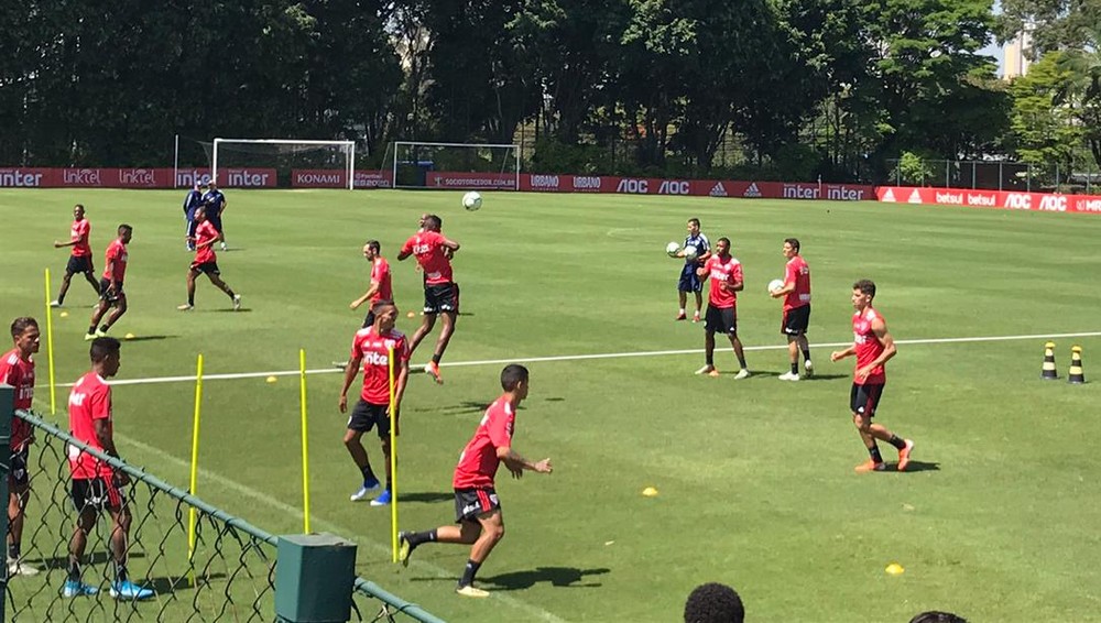 Arboleda volta aos treinos, porém Reinaldo vira dúvida para o confronto 