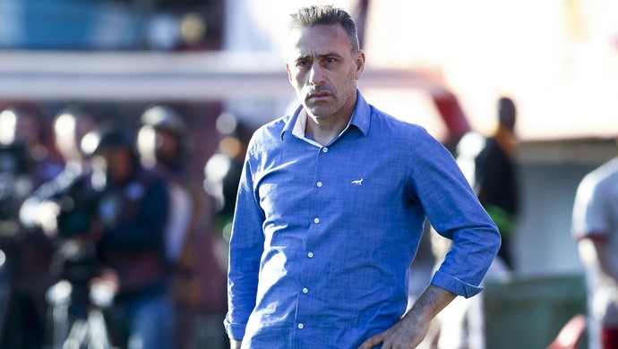 Narrador critica escolhas de Bento e vê técnico pressionado no Cruzeiro