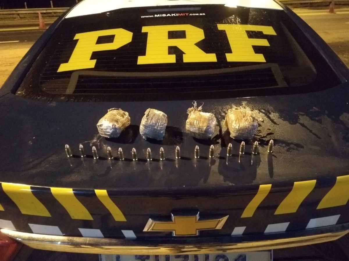 Homem é preso com 200 munições de arma de fogo em carro adulterado na BR-101, em Campos