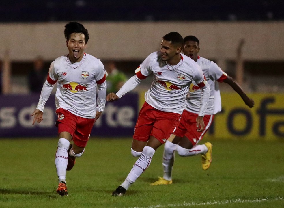 Kosei, do Bragantino, comemora gols contra o ABC pela Copinha — Foto: Fernando Roberto/Red Bull Bragantino