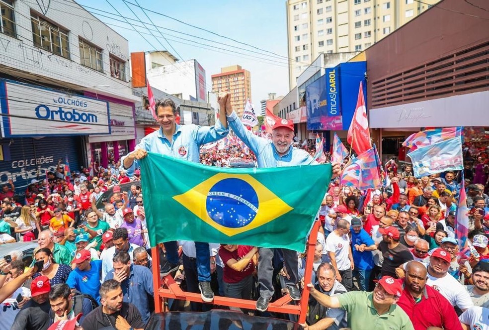 Fernando Haddad (PT) e Lula fazem ato de campanha em São Bernardo do Campo, no ABC Paulista, nesta quinta-feira (6). — Foto: Ricardo Stuckert/Divulgação