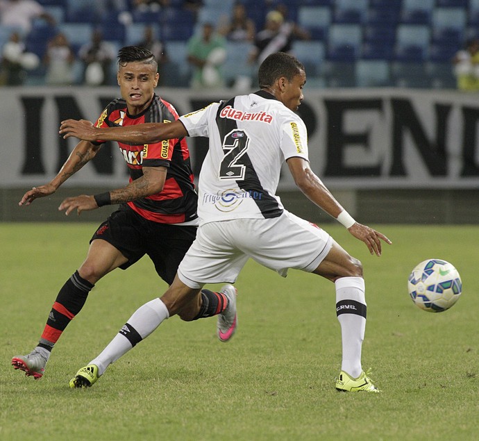 Everton e Madson Vasco x Flamengo (Foto: Gilvan de Souza / Flamengo)