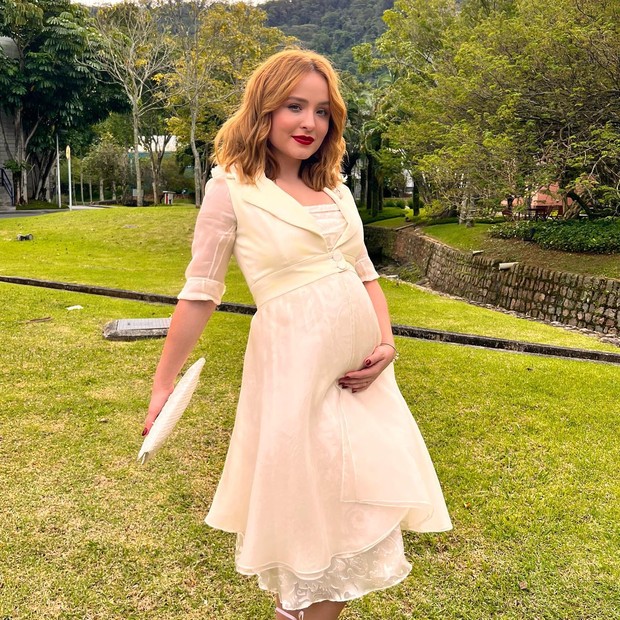 Isadora (Larissa Manoela) aparecerá grávida em capítulo final de Além da Ilusão (Foto: Reprodução/Instagram)