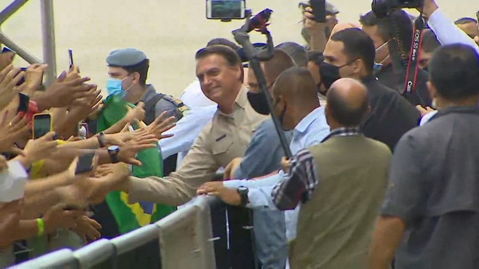 Bolsonaro leva Pazuello na 1ª viagem a Manaus após colapso hospitalar pela  Covid | Amazonas | G1