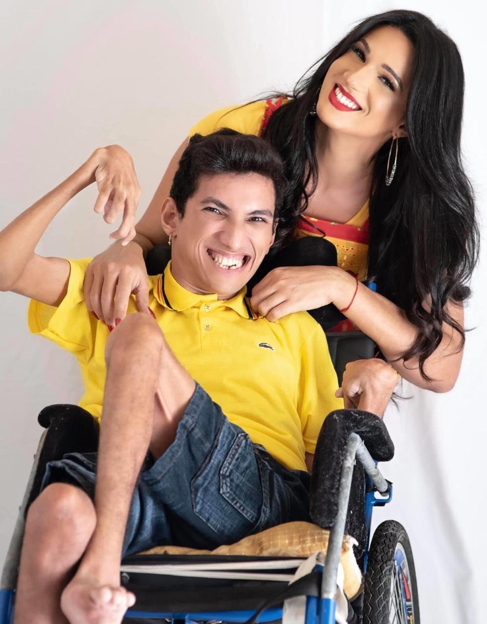 Thatatta também luta pelos direitos das pessoas com deficiência. Ela tem um irmão de 32 anos com paralisia cerebral. — Foto: Cedida
