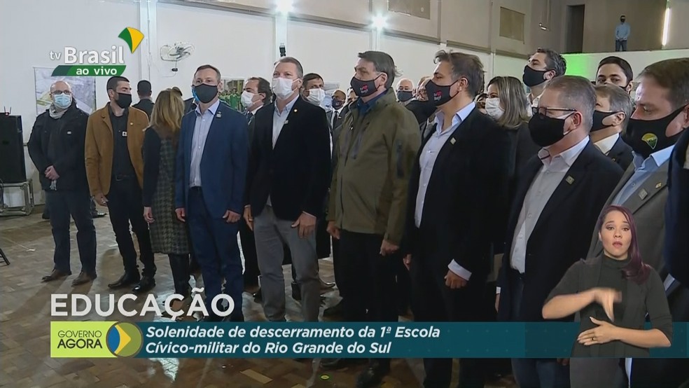 Bolsonaro participa de solenidade em escola cívico militar em Bagé — Foto: Reprodução/TV Brasil
