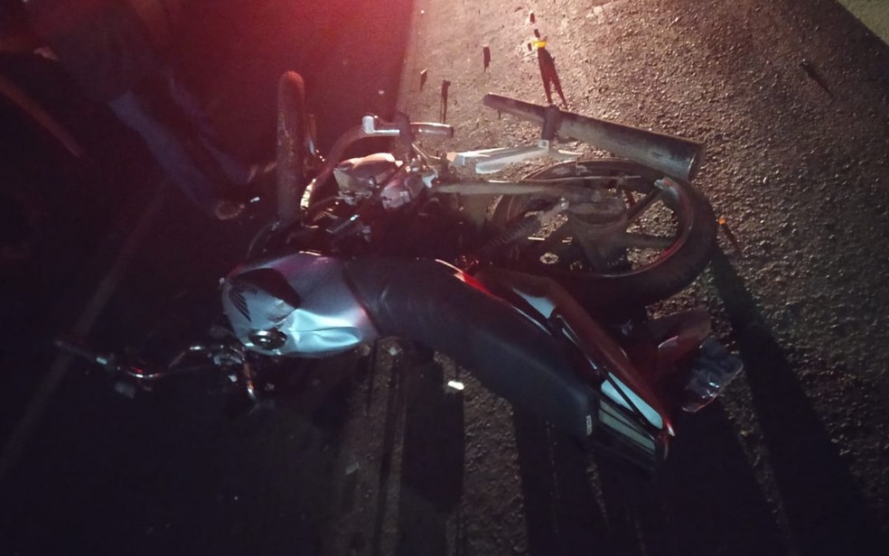 Moto em que Moisés Davi Moronte estava durante acidente na GO-139 — Foto: PM/Divulgação